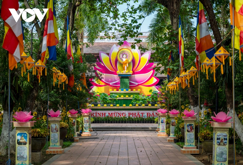 Huế trang hoàng rực rỡ chào đón lễ Phật Đản - ảnh 4
