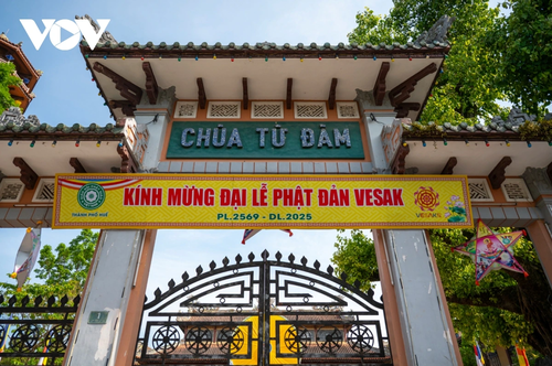 Huế trang hoàng rực rỡ chào đón lễ Phật Đản - ảnh 5