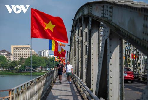 Huế trang hoàng rực rỡ chào đón lễ Phật Đản - ảnh 8