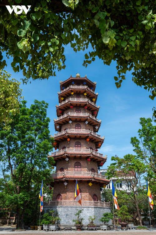 Huế trang hoàng rực rỡ chào đón lễ Phật Đản - ảnh 9