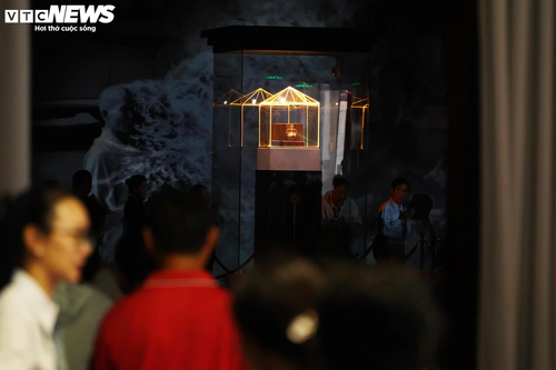 Dòng người cung thỉnh Xá lợi trái tim Bồ tát Thích Quảng Đức vào tháp Đa Bảo - ảnh 13