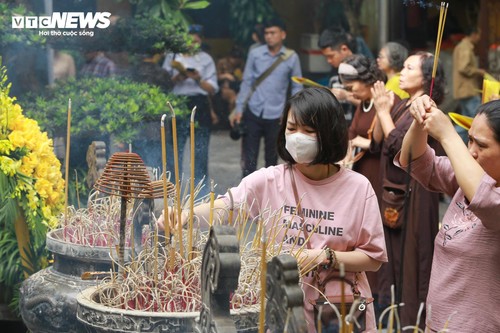 Phật tử trang nghiêm kính mừng Phật đản tại chùa Quán Sứ - ảnh 15