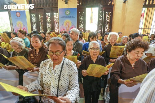 Phật tử trang nghiêm kính mừng Phật đản tại chùa Quán Sứ - ảnh 8