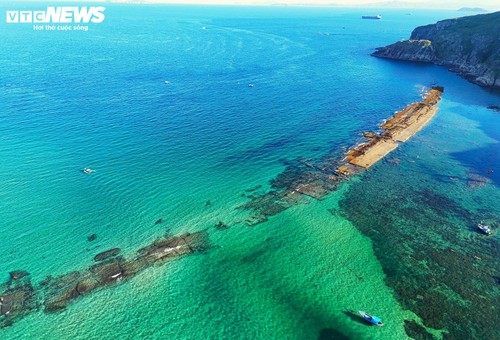 Cận cảnh con đường đi bộ xuyên biển "thoắt ẩn thoắt hiện" tại Bình Định - ảnh 1