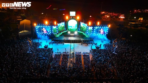 Bùng nổ sắc màu đêm khai mạc Lễ hội Du lịch hè Bình Định 2025 - ảnh 9