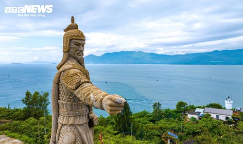Tượng Trần Hưng Đạo ở Quy Nhơn: Bí ẩn linh thiêng trên đỉnh núi giữa lòng biển - ảnh 2