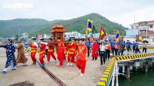 Tượng Trần Hưng Đạo ở Quy Nhơn: Bí ẩn linh thiêng trên đỉnh núi giữa lòng biển - ảnh 7