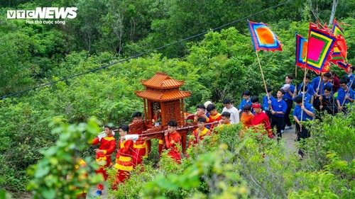 Tượng Trần Hưng Đạo ở Quy Nhơn: Bí ẩn linh thiêng trên đỉnh núi giữa lòng biển - ảnh 8