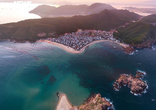 “Trốn” phố thị ồn ào, về Gia Lai ngắm rong mơ nhuộm vàng đáy biển - ảnh 1