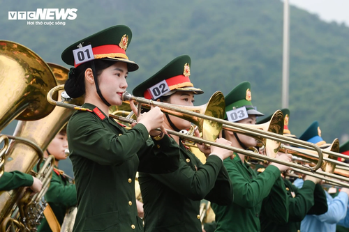 Chiến sĩ “khối hoa hậu” rạng rỡ trong buổi hợp luyện diễu binh Quốc khánh 2/9 - ảnh 5