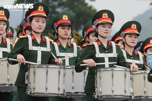 Chiến sĩ “khối hoa hậu” rạng rỡ trong buổi hợp luyện diễu binh Quốc khánh 2/9 - ảnh 8