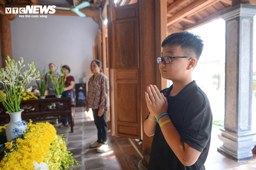 Người dân về thôn Lại Đà thắp hương tưởng niệm cố Tổng Bí thư Nguyễn Phú Trọng - ảnh 6