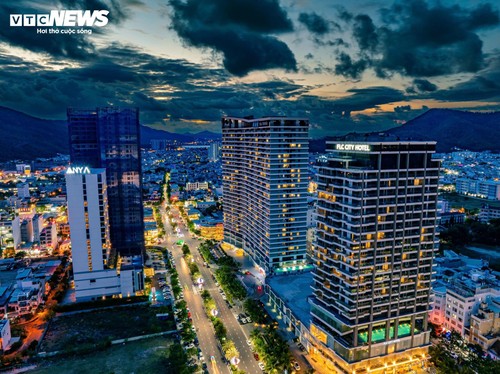 Ngắm phố biển Quy Nhơn của Gia Lai lung linh về đêm - ảnh 2