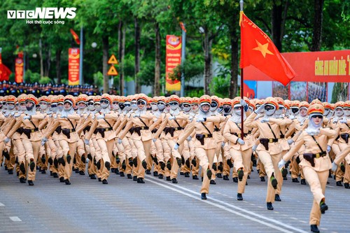 Bước chân thép giữa nắng lửa của nữ đặc nhiệm trước lễ diễu binh 2/9 - ảnh 12