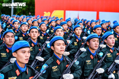 Bước chân thép giữa nắng lửa của nữ đặc nhiệm trước lễ diễu binh 2/9 - ảnh 13