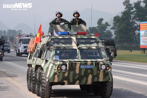 Mãn nhãn dàn xe tăng, tên lửa, UAV hợp luyện diễu binh 2/9 - ảnh 13