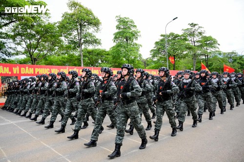 Bước chân thép giữa nắng lửa của nữ đặc nhiệm trước lễ diễu binh 2/9 - ảnh 4