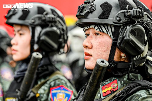 Bước chân thép giữa nắng lửa của nữ đặc nhiệm trước lễ diễu binh 2/9 - ảnh 5