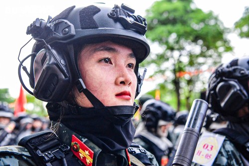 Bước chân thép giữa nắng lửa của nữ đặc nhiệm trước lễ diễu binh 2/9 - ảnh 7