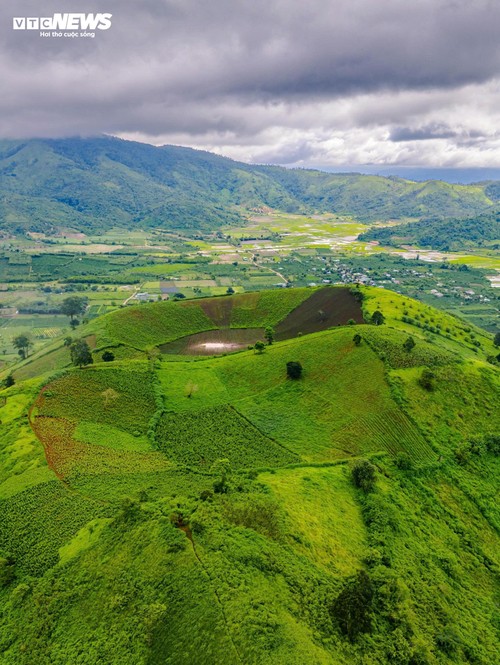 Chiêm ngưỡng núi lửa Chư Đăng Ya triệu năm tuổi ở Gia Lai - ảnh 2