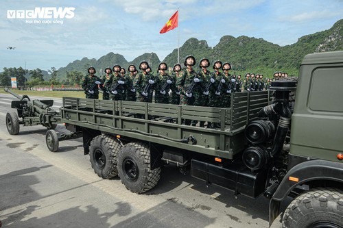 Tên lửa, xe chiến đấu 'Made in Vietnam' phô diễn sức mạnh tại buổi hợp luyện A80 - ảnh 10