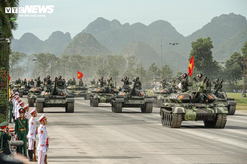 Tên lửa, xe chiến đấu 'Made in Vietnam' phô diễn sức mạnh tại buổi hợp luyện A80 - ảnh 1