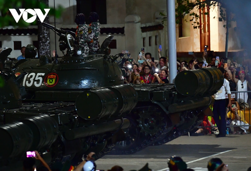 Hùng tráng tổng hợp luyện diễu binh, diễu hành A80 trên Quảng trường Ba Đình - ảnh 10