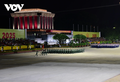Hùng tráng tổng hợp luyện diễu binh, diễu hành A80 trên Quảng trường Ba Đình - ảnh 1