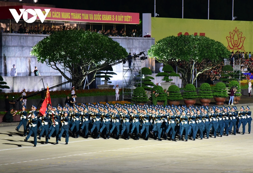 Hùng tráng tổng hợp luyện diễu binh, diễu hành A80 trên Quảng trường Ba Đình - ảnh 2