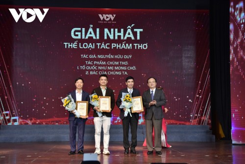 40 tác phẩm đoạt giải cuộc vận động sáng tác “Với Đảng vẹn toàn niềm tin yêu“ - ảnh 13