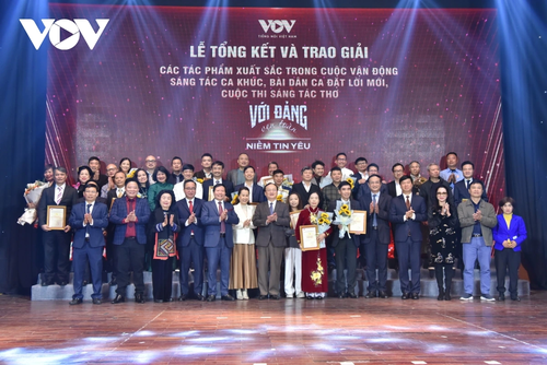 40 tác phẩm đoạt giải cuộc vận động sáng tác “Với Đảng vẹn toàn niềm tin yêu“ - ảnh 14