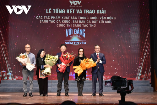 40 tác phẩm đoạt giải cuộc vận động sáng tác “Với Đảng vẹn toàn niềm tin yêu“ - ảnh 4