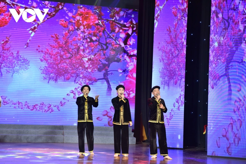 40 tác phẩm đoạt giải cuộc vận động sáng tác “Với Đảng vẹn toàn niềm tin yêu“ - ảnh 8