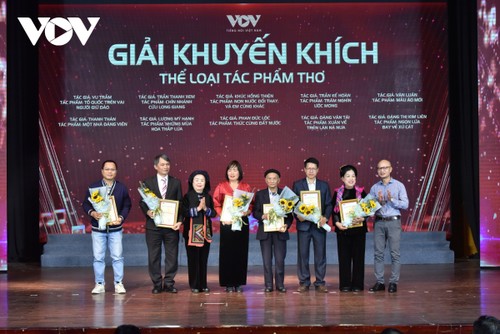 40 tác phẩm đoạt giải cuộc vận động sáng tác “Với Đảng vẹn toàn niềm tin yêu“ - ảnh 9