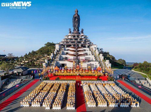 Ngắm núi Bà Đen hùng vĩ, huyền ảo từ trên cao - ảnh 11