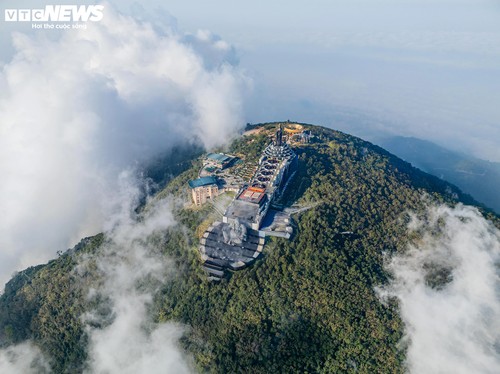 Ngắm núi Bà Đen hùng vĩ, huyền ảo từ trên cao - ảnh 15