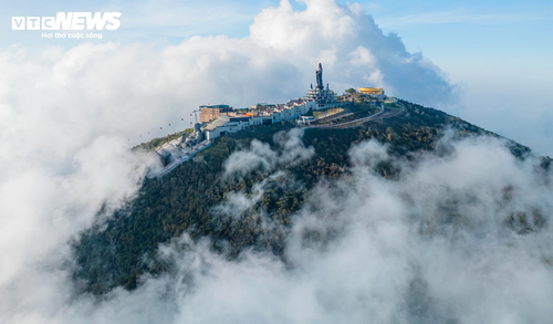 Ngắm núi Bà Đen hùng vĩ, huyền ảo từ trên cao - ảnh 4