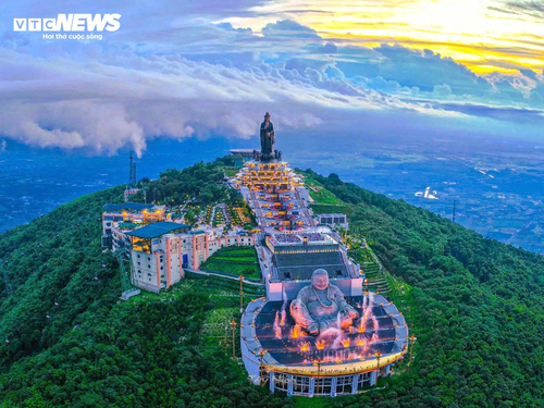 Ngắm núi Bà Đen hùng vĩ, huyền ảo từ trên cao - ảnh 5