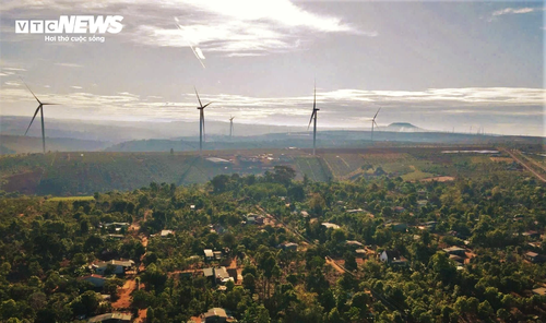 Ngắm những cánh đồng điện gió đem “lợi đơn lợi kép” cho Gia Lai - ảnh 8