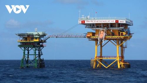 Hải trình mang mùa Xuân đến các nhà giàn DK1 - ảnh 1