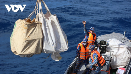 Hải trình mang mùa Xuân đến các nhà giàn DK1 - ảnh 3