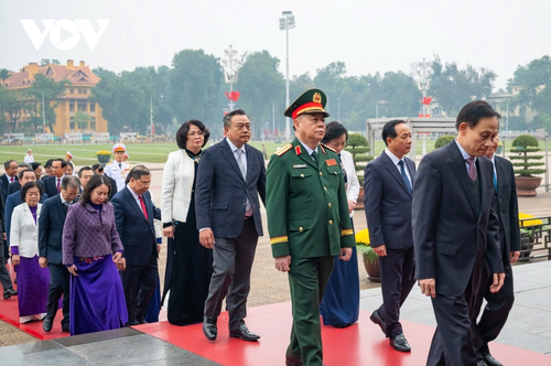 Lãnh đạo Đảng, Nhà nước vào Lăng viếng Chủ tịch Hồ Chí Minh - ảnh 5