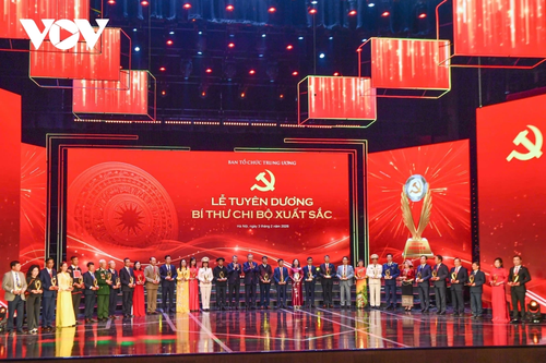 Toàn cảnh Lễ tuyên dương Bí thư chi bộ xuất sắc và trao giải Búa liềm Vàng - ảnh 1