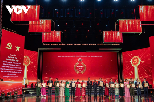 Toàn cảnh Lễ tuyên dương Bí thư chi bộ xuất sắc và trao giải Búa liềm Vàng - ảnh 5