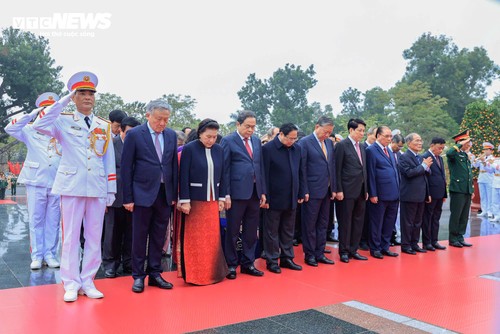 Lãnh đạo Đảng, Nhà nước vào Lăng viếng Chủ tịch Hồ Chí Minh nhân dịp Tết Bính Ngọ - ảnh 8