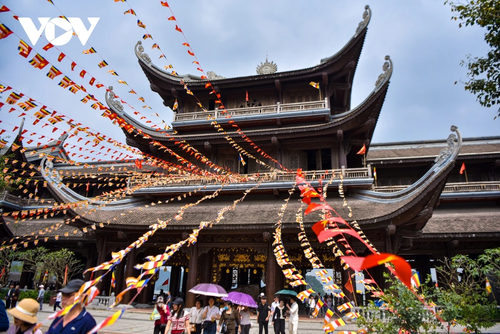 Tam Chúc tấp nập khách du xuân trong ngày nắng đẹp - ảnh 18