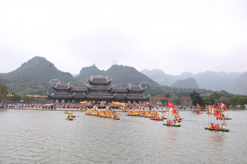 Tam Chúc tấp nập khách du xuân trong ngày nắng đẹp - ảnh 7