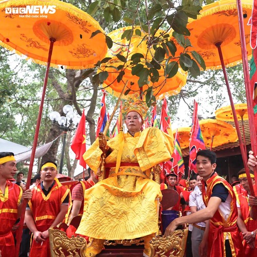 Độc đáo nghi lễ rước 'vua, chúa sống' tại lễ hội Đền Sái - ảnh 5