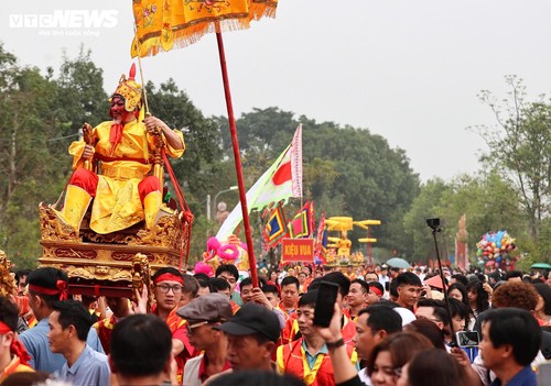 Độc đáo nghi lễ rước 'vua, chúa sống' tại lễ hội Đền Sái - ảnh 8
