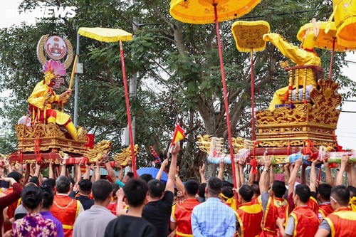 Độc đáo nghi lễ rước 'vua, chúa sống' tại lễ hội Đền Sái - ảnh 9